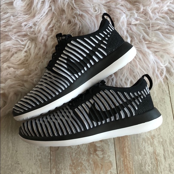 NWT Nike Roshe Two Flyknit - Picture 5 of 7